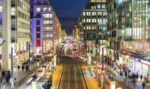 Friedrichstraße Berlin bei Nacht