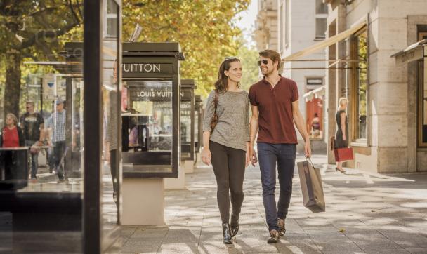 Shoppingboulevard Kurfürstendamm in Berlin