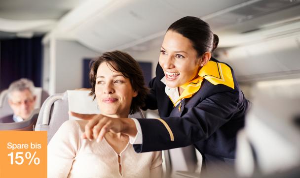 Stewardess Lufthansa in der Kabine