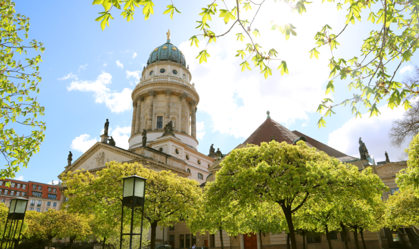 Rynek Żandarmerii w Berlinie latem