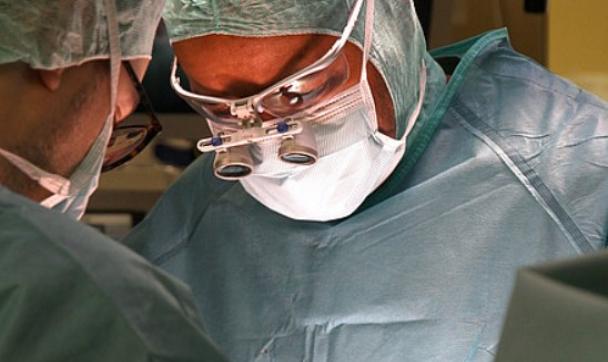 Prof. Steven Warmann im OP