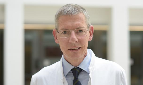 Prof. Dr. med. Kai-Uwe Eckardt 凯-乌韦•埃卡特博士，大学教授