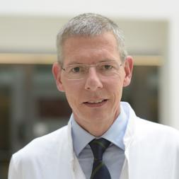 Prof. Dr. med. Kai-Uwe Eckardt 凯-乌韦•埃卡特博士，大学教授