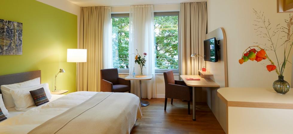 柏林弗落特维酒店 房间 双人床 美丽的景色