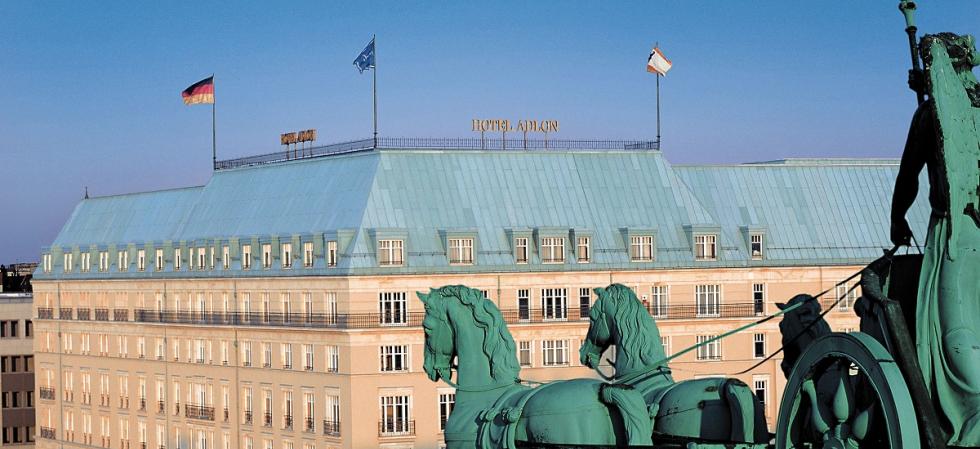 Hotel Adlon Kempinski Berlin widok z Bramy Brandenburskiej