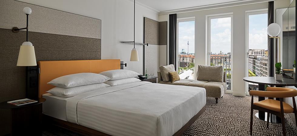 Берлин Мариотт Отель, Номер Panorama, большая двуспальная кровать