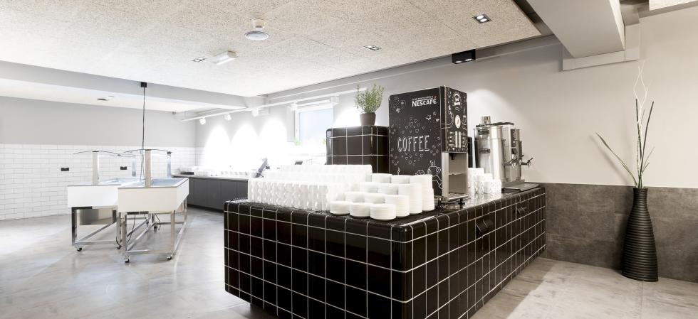 Зона для завтрака в хостеле a&o, Центральный вокзал в Берлине