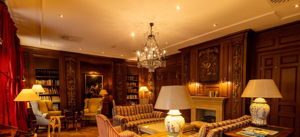 Антикварная библиотека в отеле «Louisa's Place» в Берлине