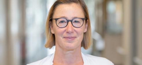 Д-р мед. наук, проф. Беттина Шмитц