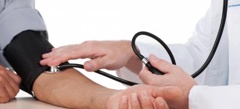 measuring blood pressure stethoscope