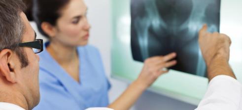 Röntgenaufnahme Becken Arzt