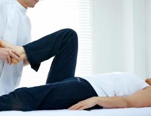 Knie Dehnung Bewegung Physiotheraphie